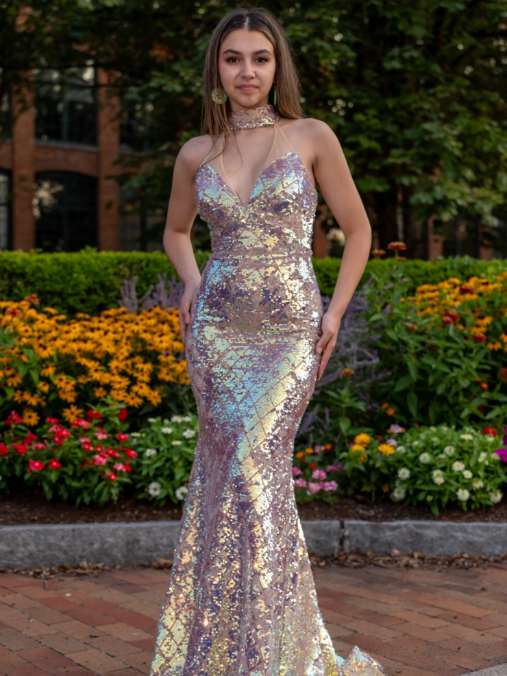 How to Pick a Prom Dress That Looks Amazing in Photos. Desktop Image